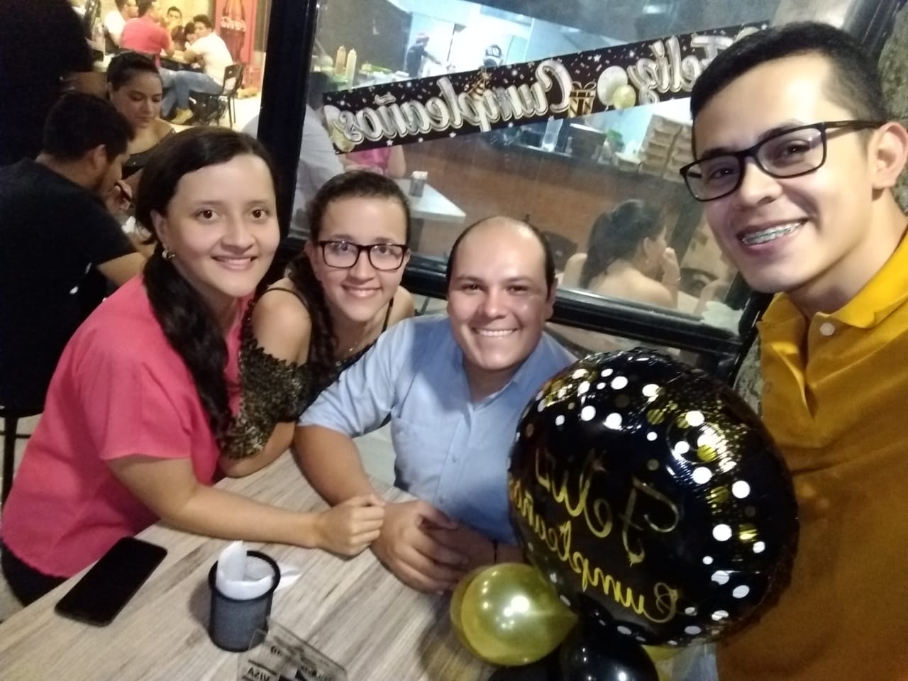 Wendy Camacho, Kelly Camacho, Eduin Cruz y Henry Andrés Martínez.